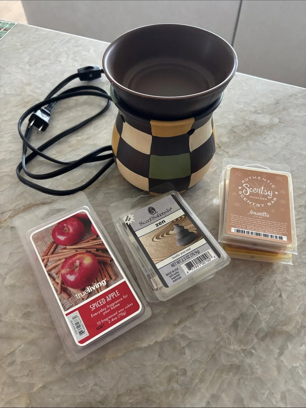 Vintage Checkerboard Electric Wax Warmer with lots of wax melts